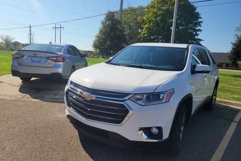 2021 Chevrolet Traverse Leather photo 1