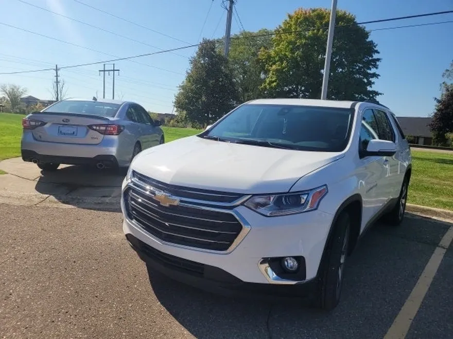 2021 Chevrolet Traverse Leather photo 1