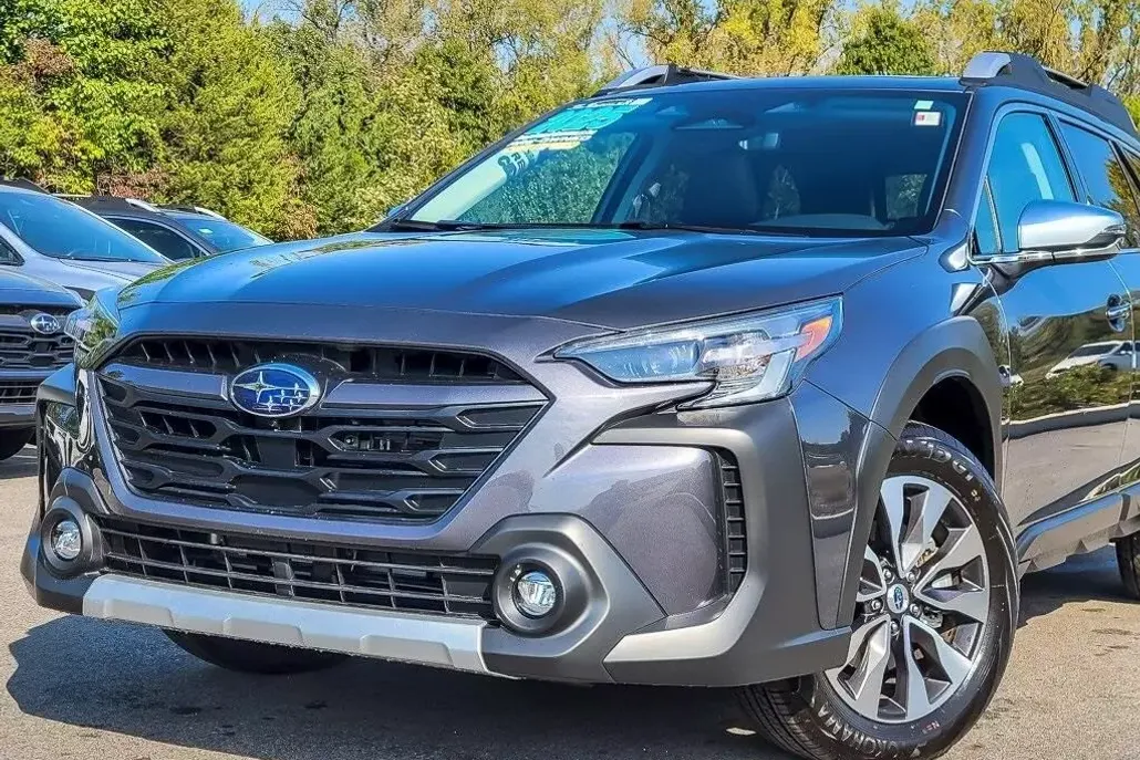 2025 Subaru Outback Touring XT photo 1