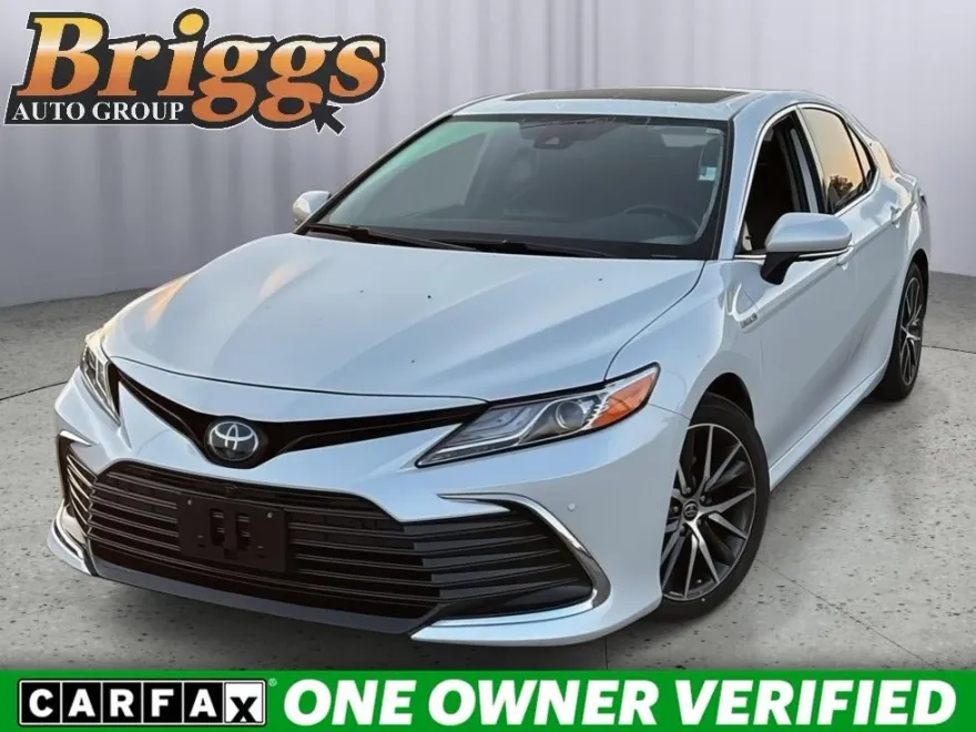 2021 Toyota Camry Hybrid XLE photo 1