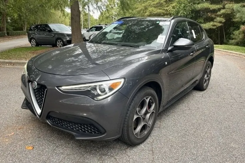 2022 Alfa Romeo Stelvio Ti photo 1