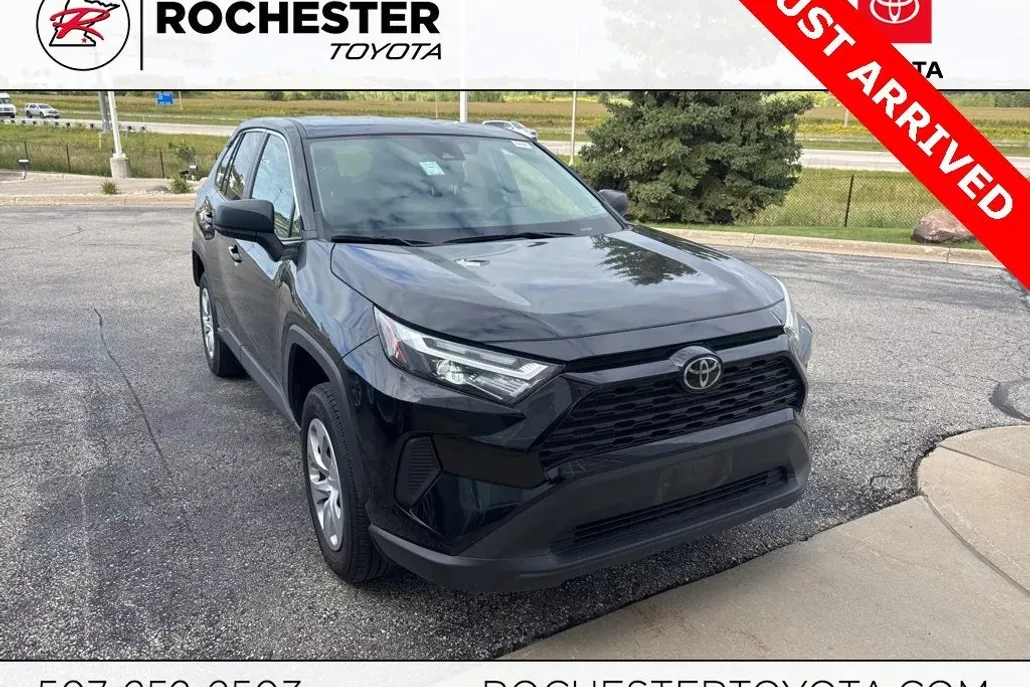 2024 Toyota RAV4 LE photo 1