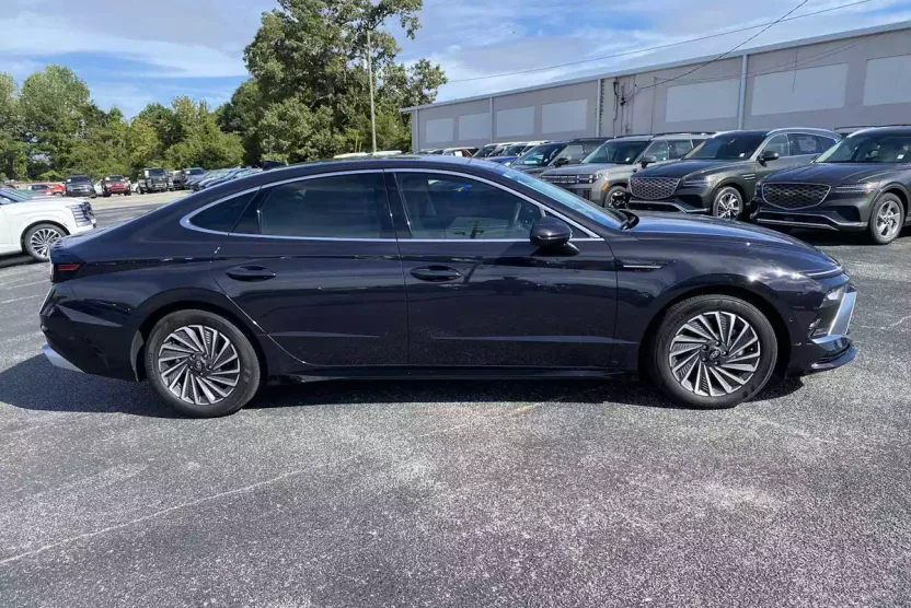2025 Hyundai Sonata Limited photo 1