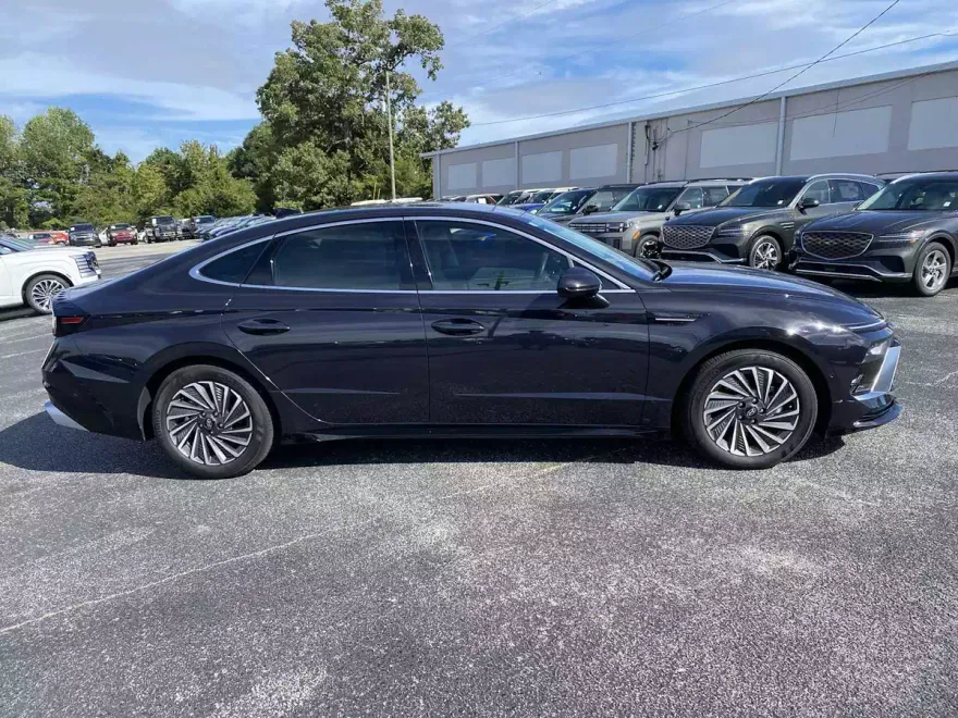 2025 Hyundai Sonata Limited photo 1
