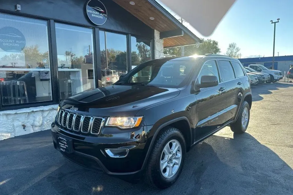 2017 Jeep Grand Cherokee Laredo photo 1