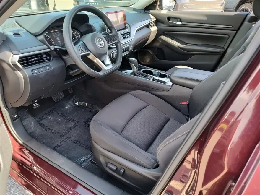 2024 Nissan Altima 2.5 SV photo 1