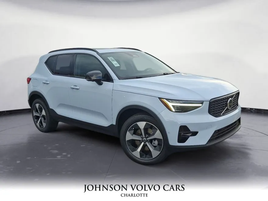2026 Volvo XC40 Plus photo 1