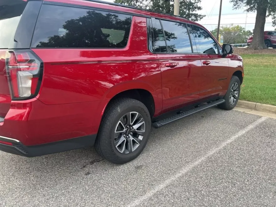 2021 Chevrolet Suburban Z71 photo 1