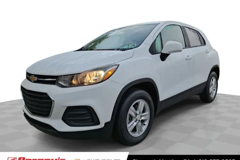 2022 Chevrolet Trax LS photo 1