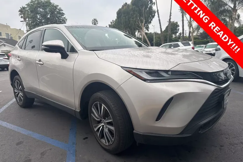 2023 Toyota Venza LE photo 1