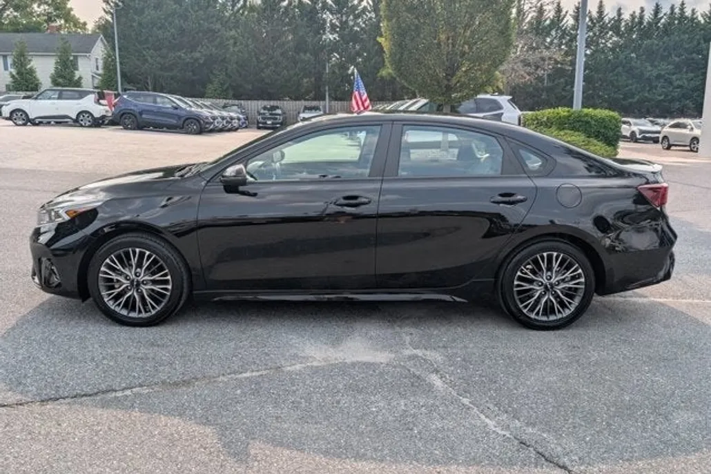 2023 Kia Forte GT-Line photo 1