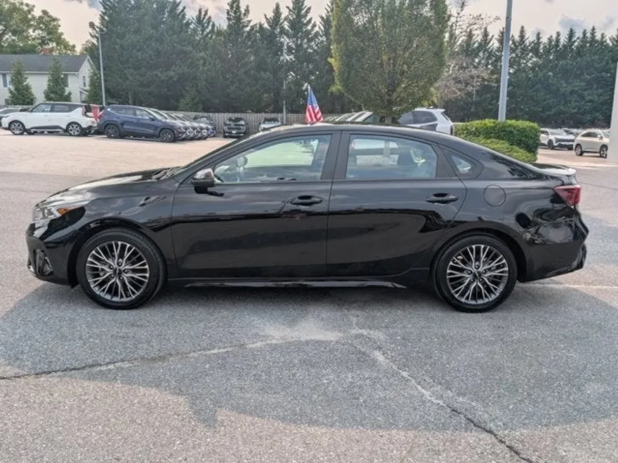 2023 Kia Forte GT-Line photo 1