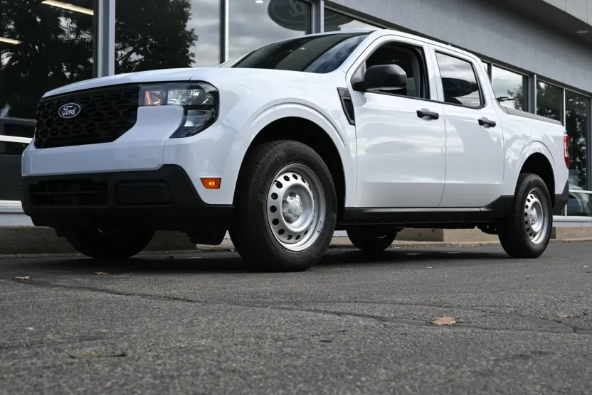 2025 Ford Maverick XL photo 1