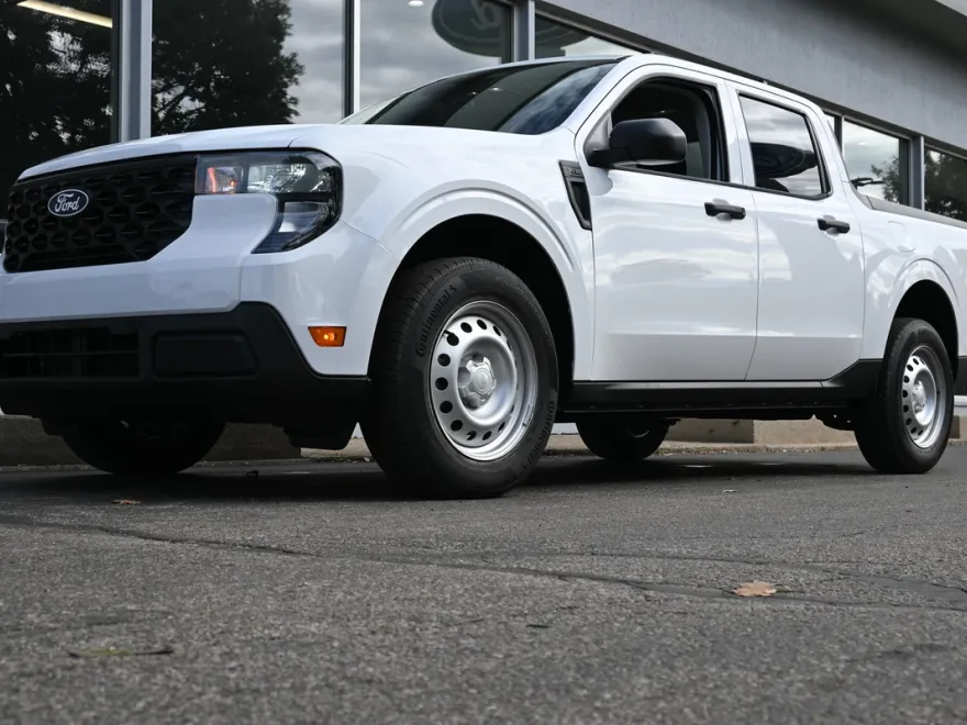 2025 Ford Maverick XL photo 1