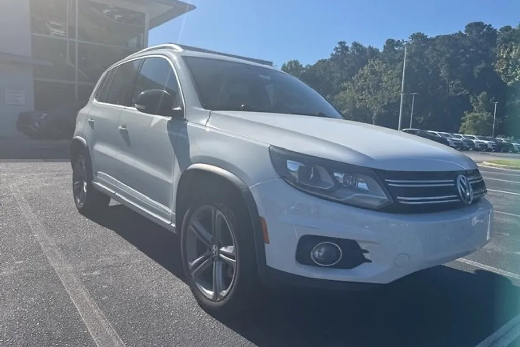 2017 Volkswagen Tiguan Sport photo 1