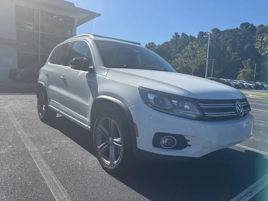 2017 Volkswagen Tiguan Sport photo 1
