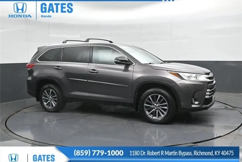2019 Toyota Highlander XLE photo 1