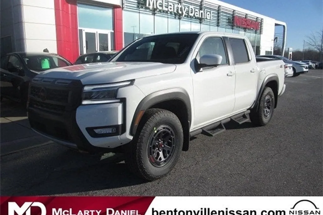 2025 Nissan Frontier Crew Cab PRO-4X photo 1