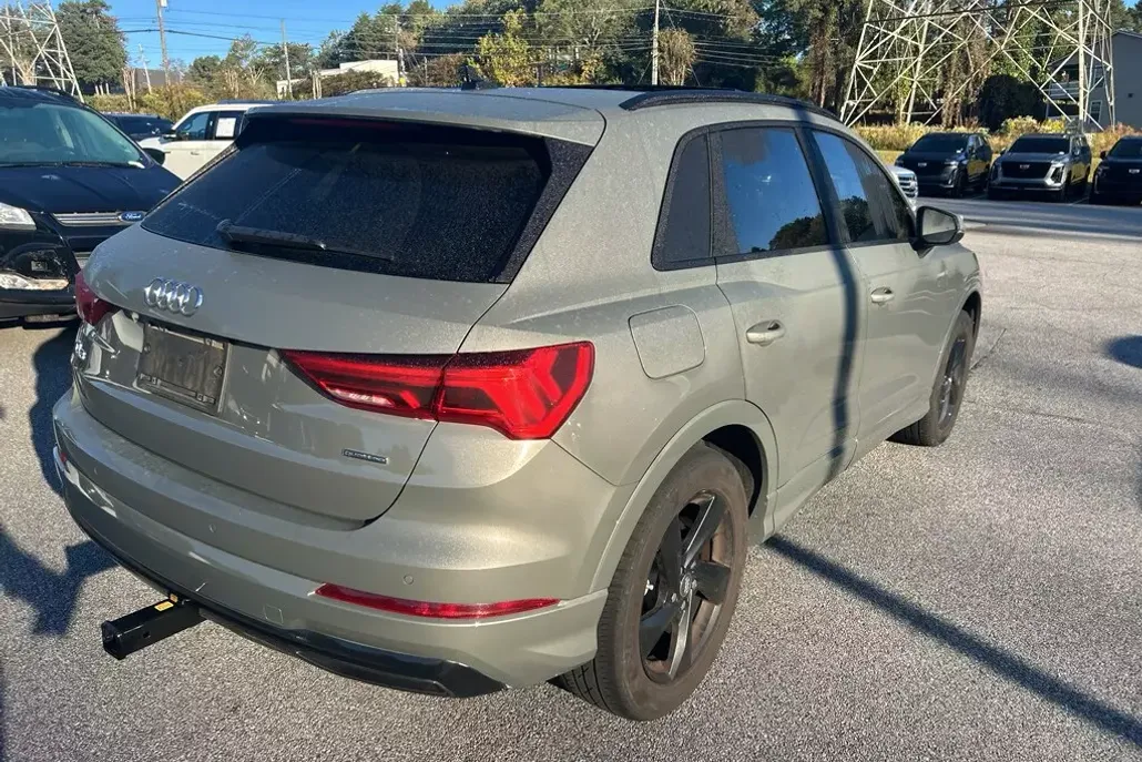 2020 Audi Q3 45 TFSI Premium photo 1