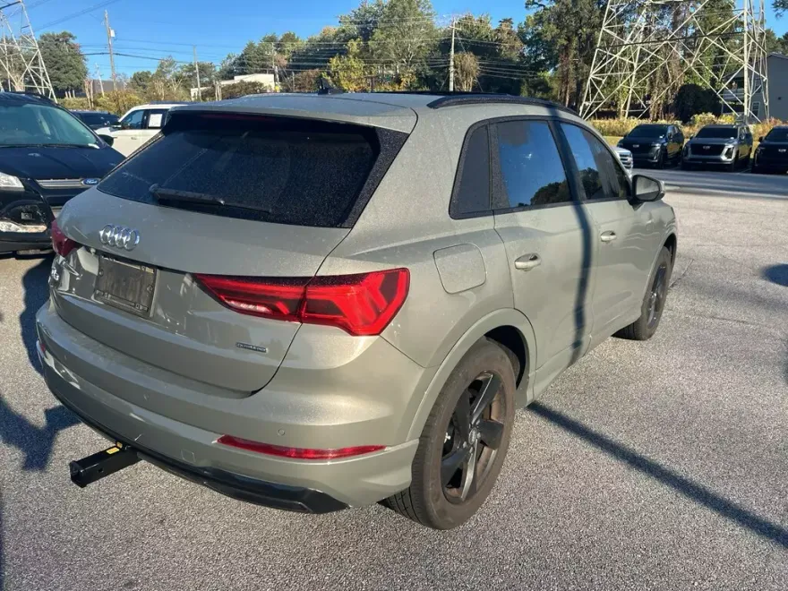 2020 Audi Q3 45 TFSI Premium photo 1