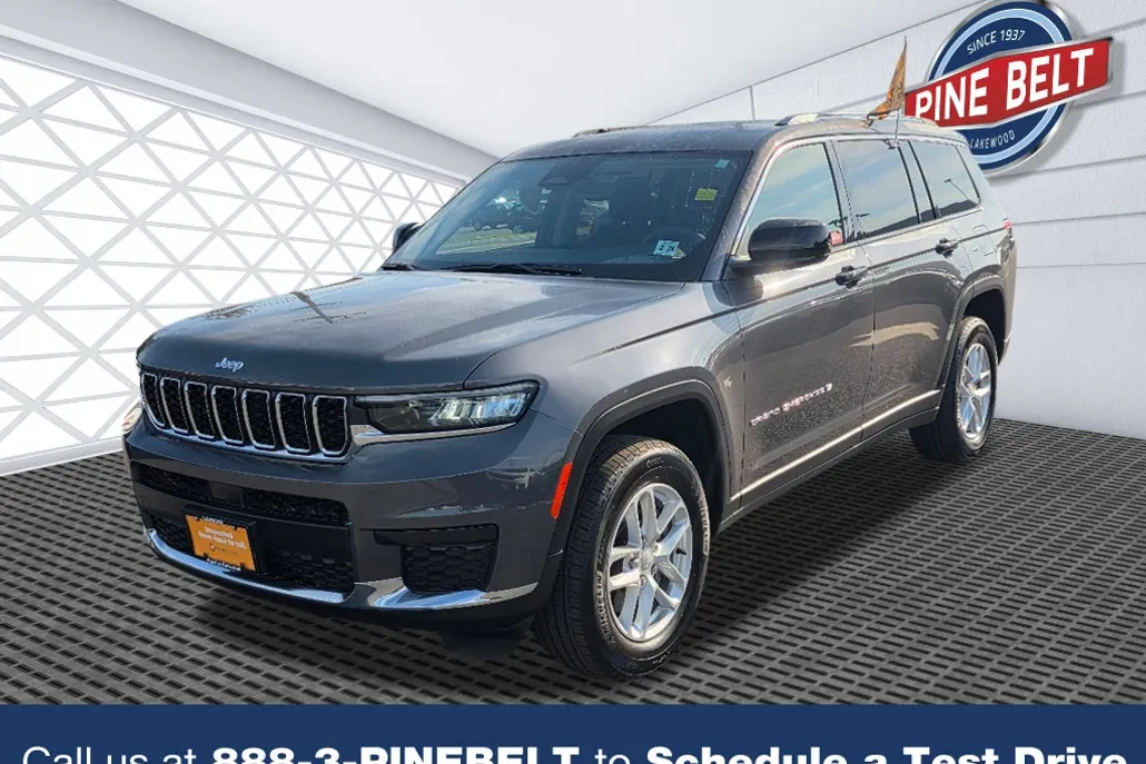 2023 Jeep Cherokee Laredo photo 1