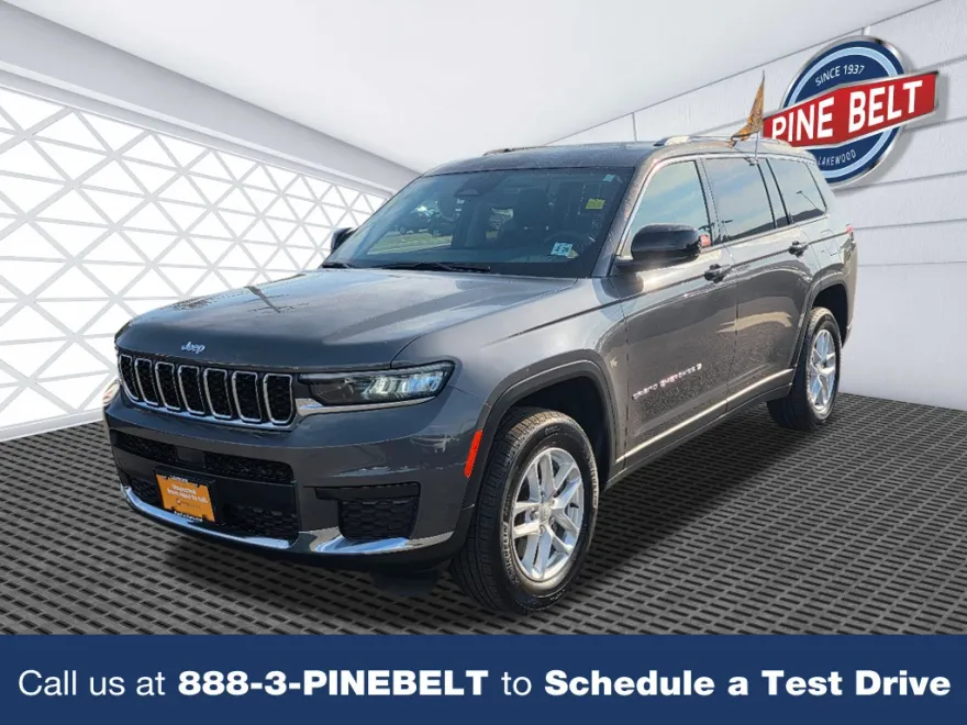 2023 Jeep Cherokee Laredo photo 1