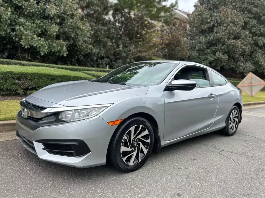 2018 Honda Civic photo 1