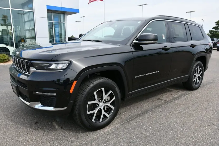 2024 Jeep Grand Cherokee Limited photo 1