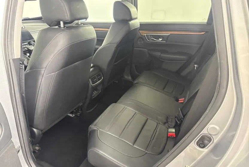 2017 Honda CR-V Touring photo 1