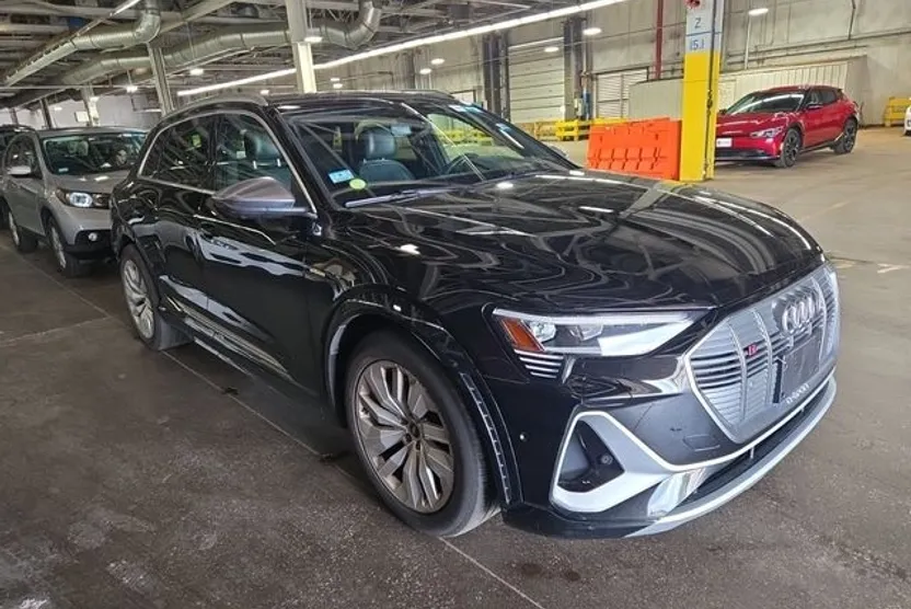2022 Audi e-tron Premium Plus photo 1