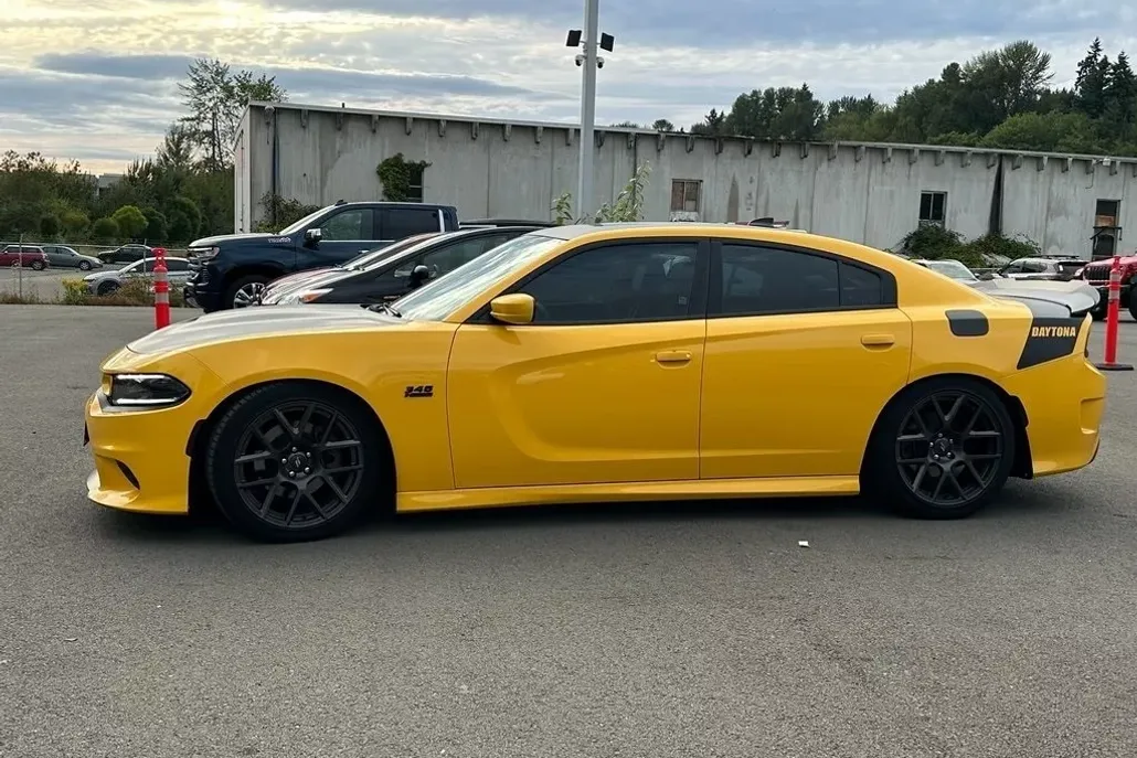 2017 Dodge Charger R/T photo 1