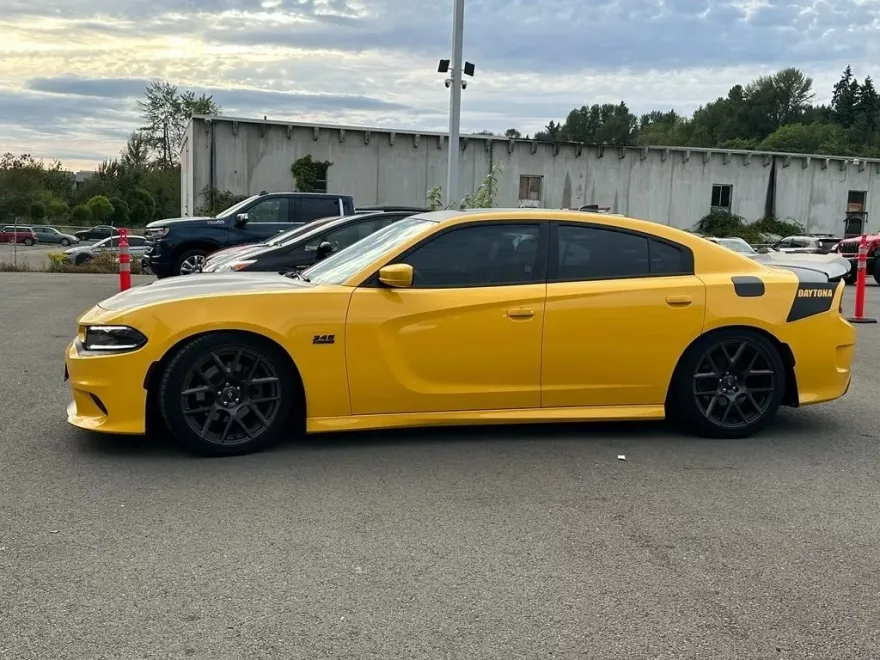 2017 Dodge Charger R/T photo 1
