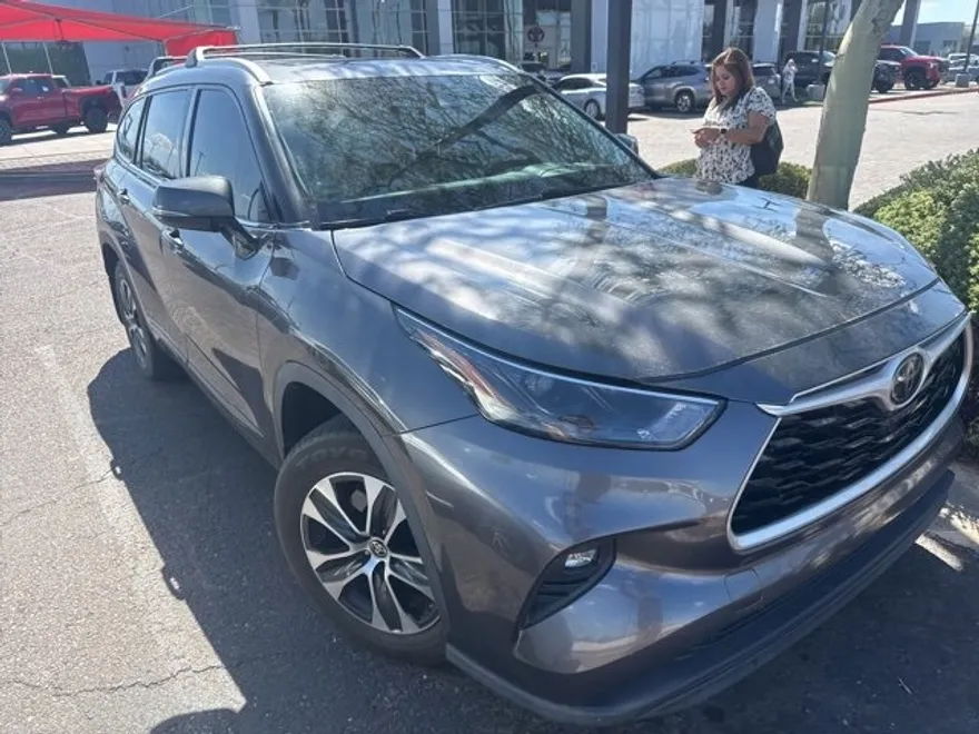 2022 Toyota Highlander XLE photo 1