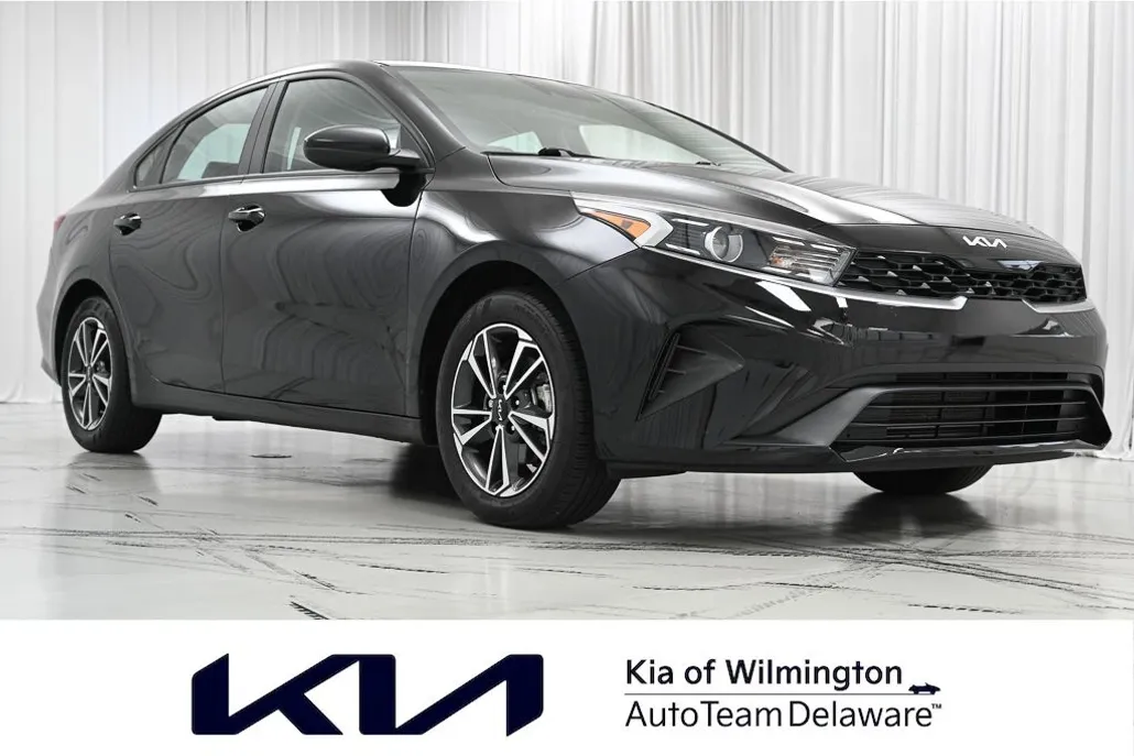 2022 Kia Forte LXS photo 1