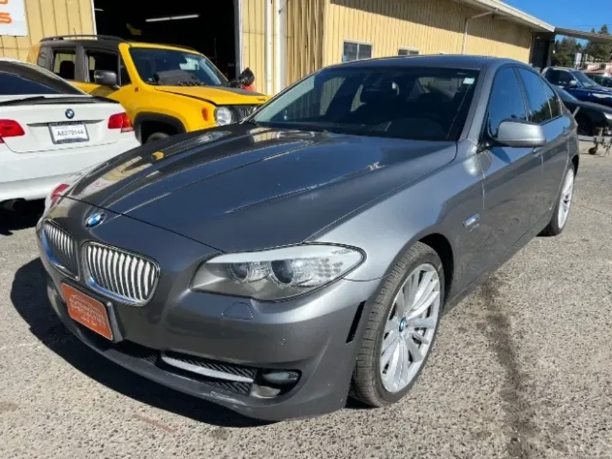 2011 Bmw 550i xDrive photo 1