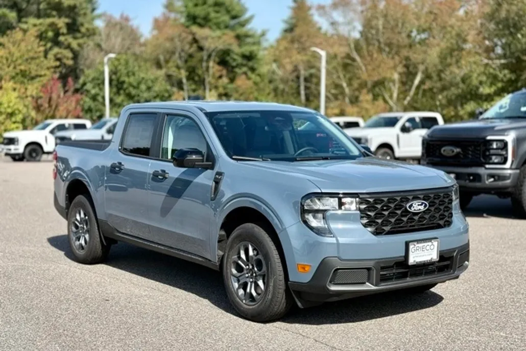 2025 Ford Maverick XLT photo 1