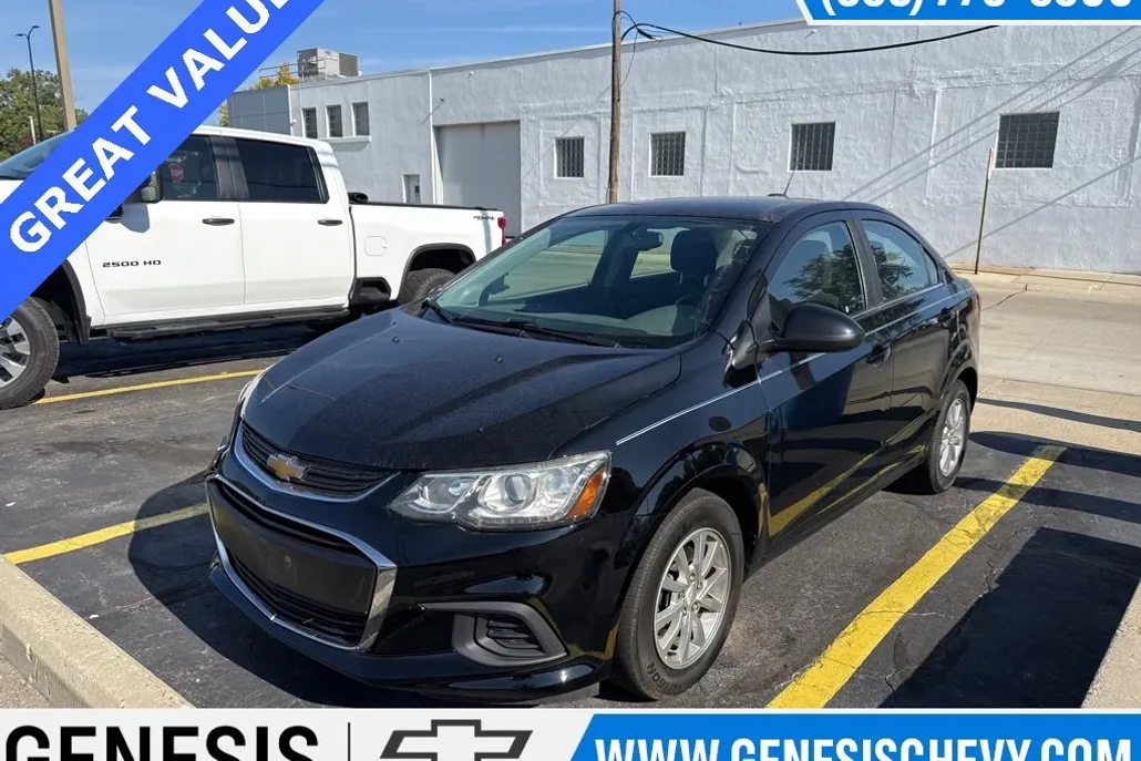 2020 Chevrolet Sonic LT photo 1