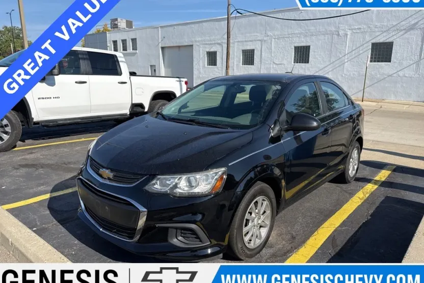 2020 Chevrolet Sonic LT photo 1