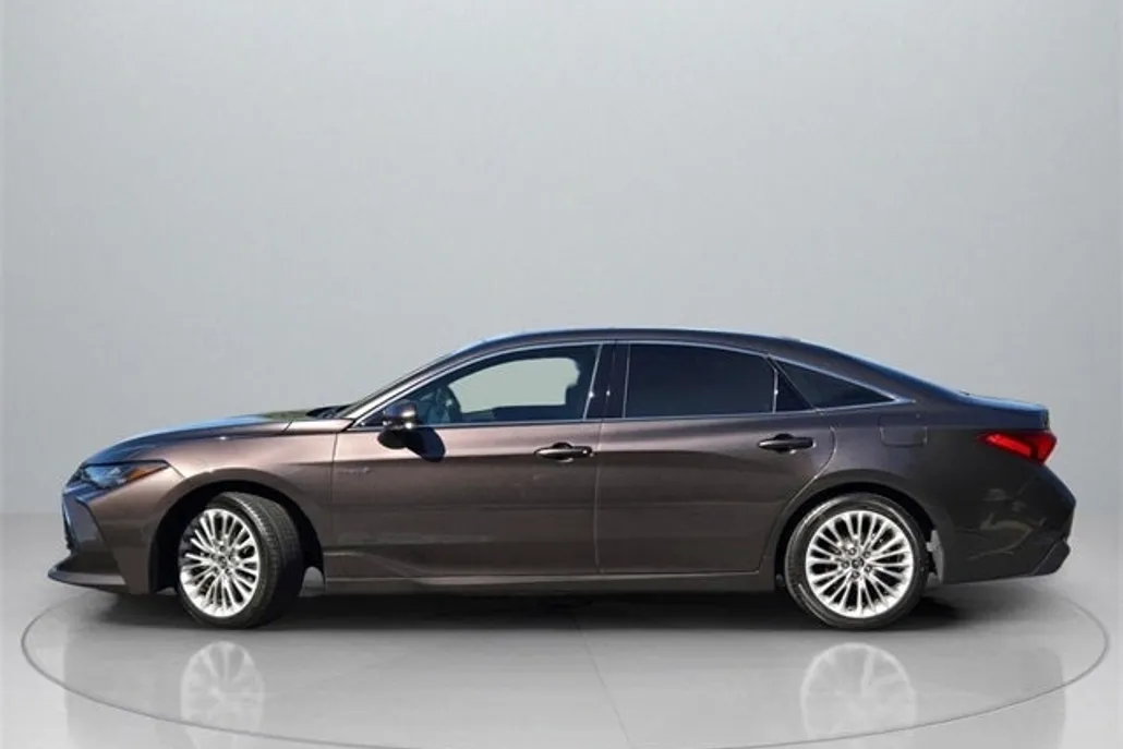 2019 Toyota Avalon Hybrid Limited photo 1