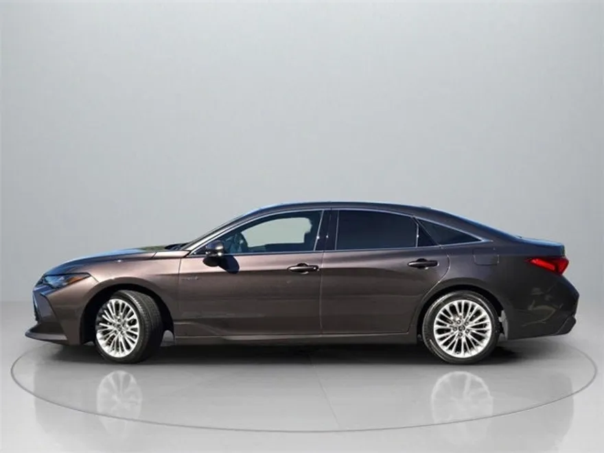 2019 Toyota Avalon Hybrid Limited photo 1