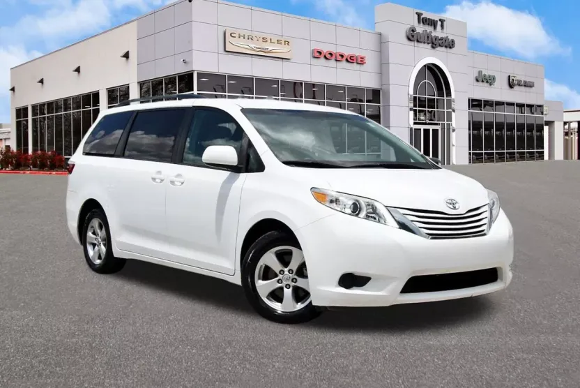 2017 Toyota Sienna L photo 1