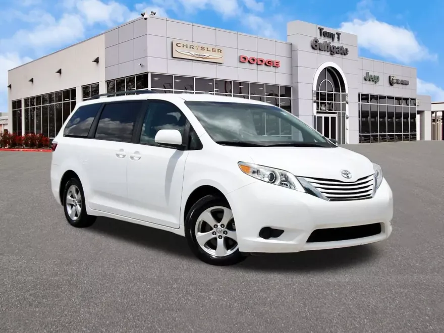 2017 Toyota Sienna L photo 1