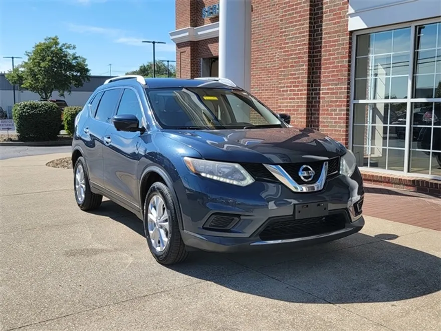 2016 Nissan Rogue SV photo 1