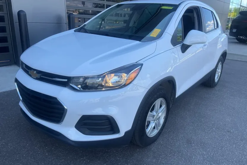 2020 Chevrolet Trax LS photo 1