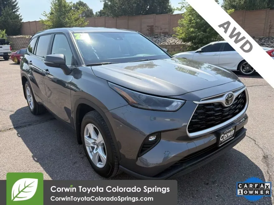 2024 Toyota Highlander LE photo 1