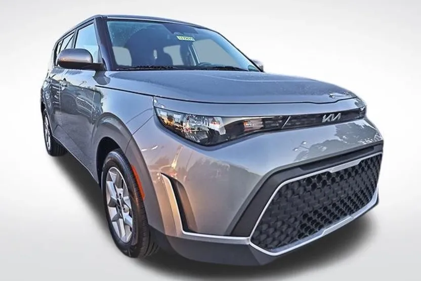 2023 Kia Soul LX photo 1