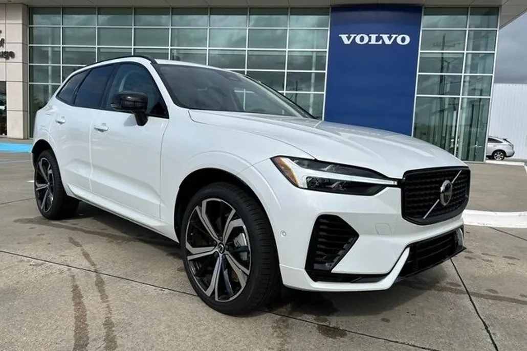 2025 Volvo XC60 Hybrid T8 photo 1