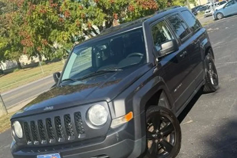 2014 Jeep Patriot Latitude Sport photo 1