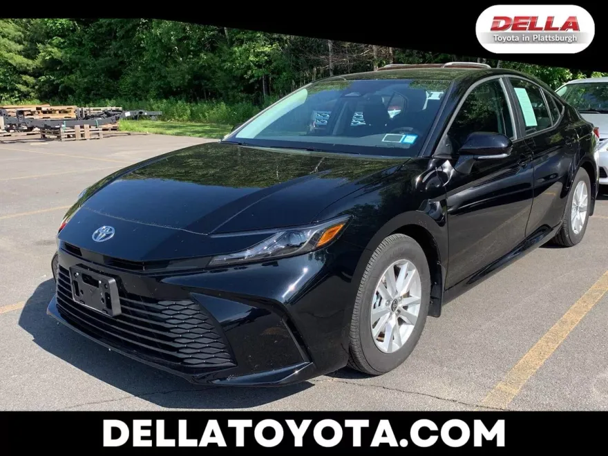 2025 Toyota Camry LE photo 1