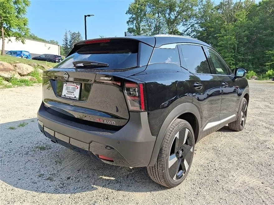 2025 Nissan Kicks SR photo 1